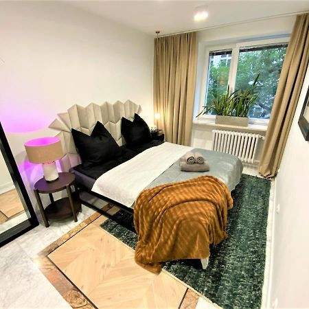 Design+Luxus Apartment Im Zentrum! +Netflix ワルシャワ エクステリア 写真